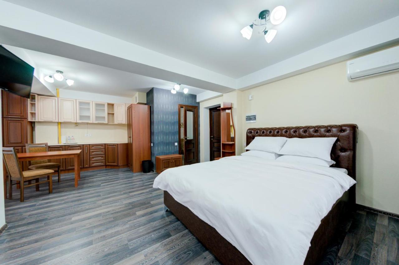 Catherine Hotel Chisinau Exterior photo